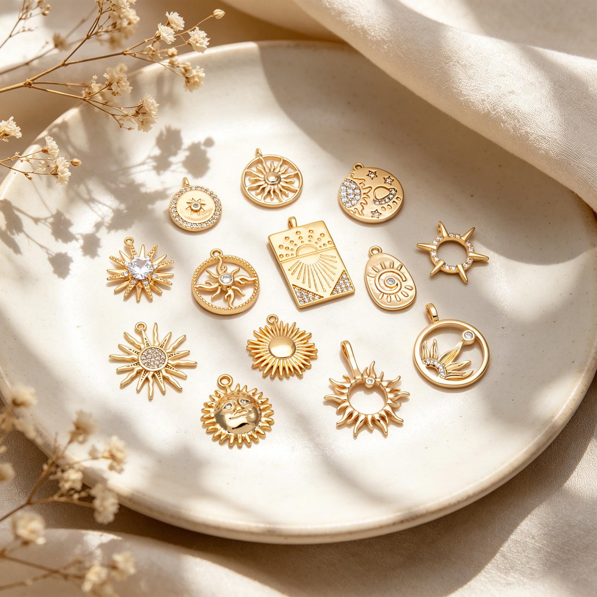 4pcs Gold Sun Charms , 18K Gold plated Brass, Sun Pendants Wholesale (GB-1311)